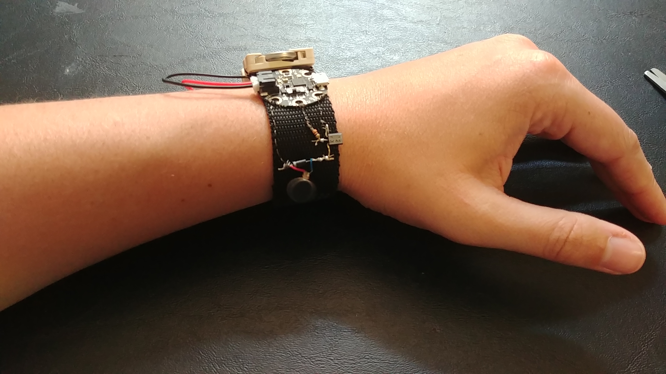nylon strap is now on my left wrist, you can see the Gemma on the back of my wrist, with the vibration circuit on the inside of my wrist